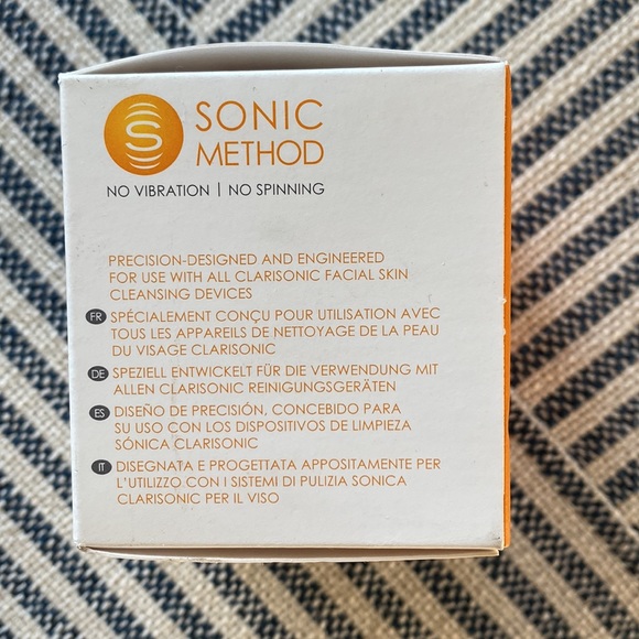 Clarisonic ‘radiance’ brush head - Picture 3 of 11